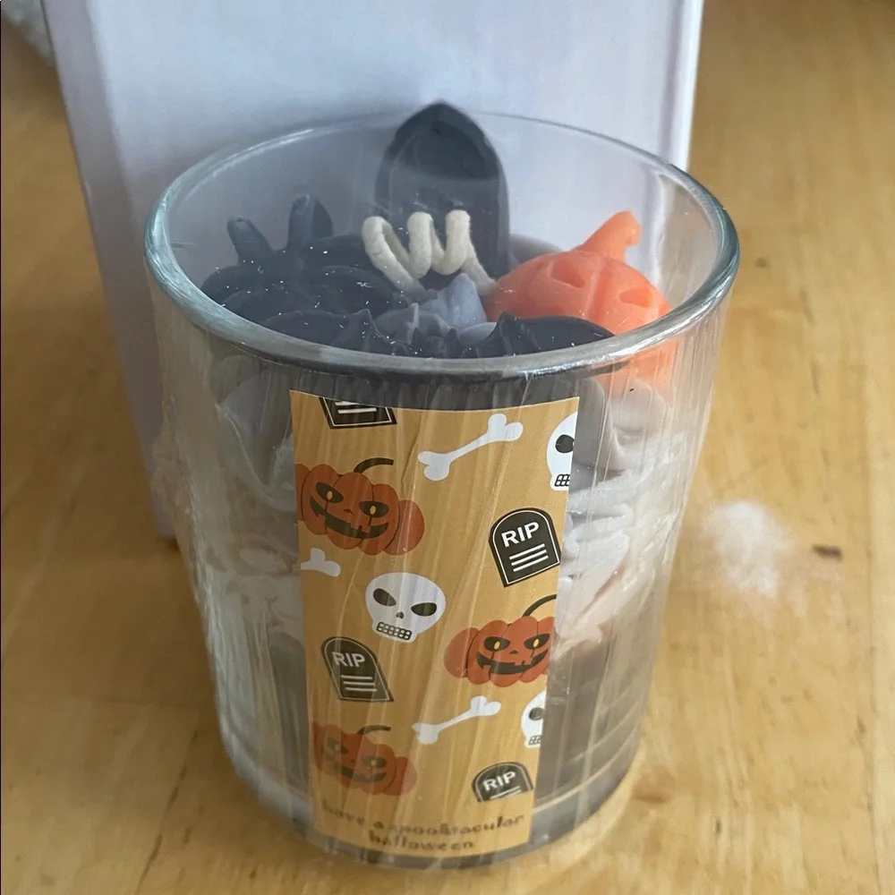 Spooky Themed Halloween candle in glass w pumpkin bats more Candle is sealed NWT